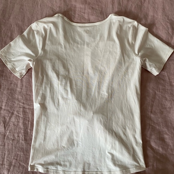 Lululemom cross over T - Picture 2 of 2